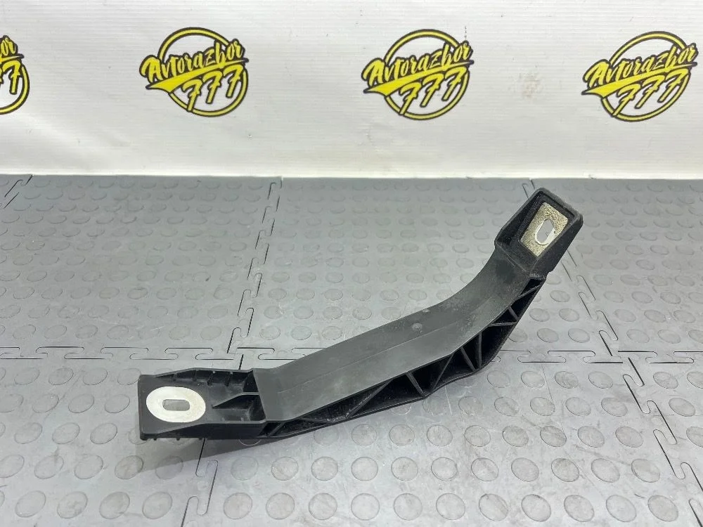 Кронштейн передней панели Audi Q3 I (2011—2014)