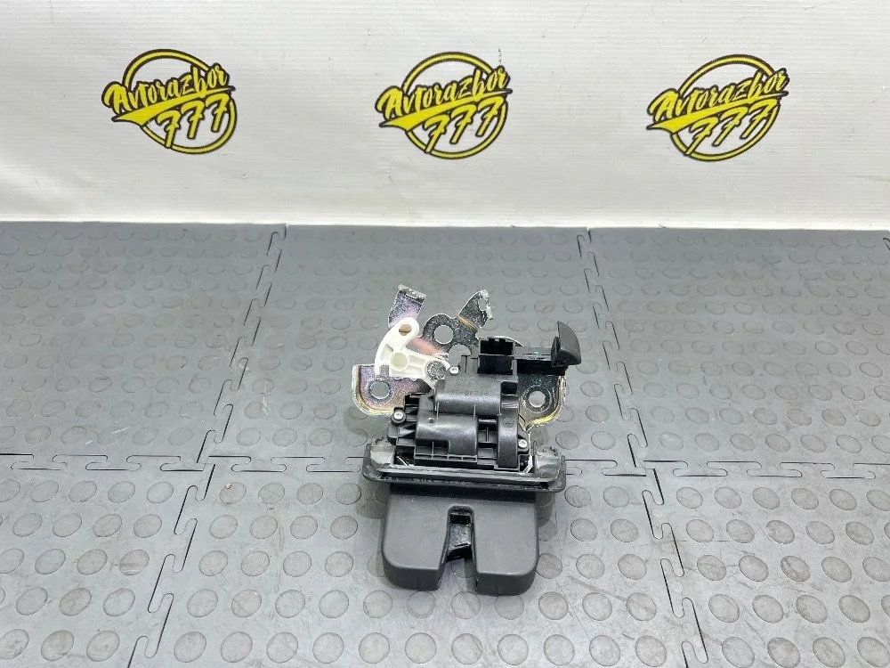 Замок крышки багажника Audi A6 Allroad Quattro C7 рестайлинг (2014—2019)