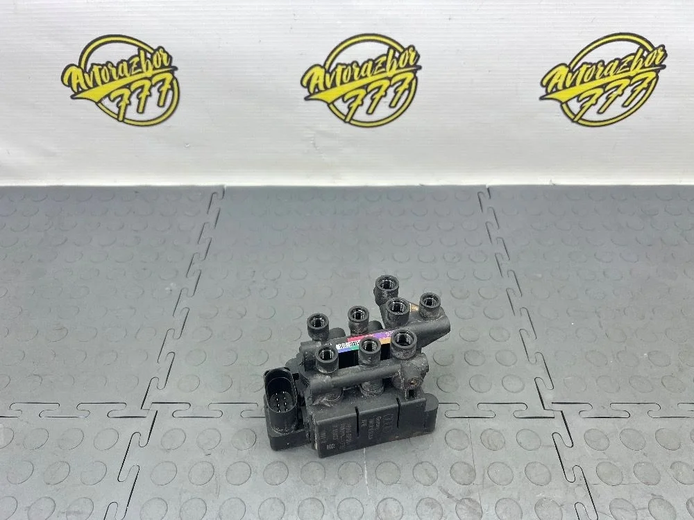 Блок клапанов пневмоподвески Audi Q7 4M (2015—2020)