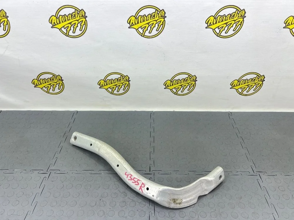 Кронштейн крепления крыла Audi A8 D4 рестайлинг (2013—2017)