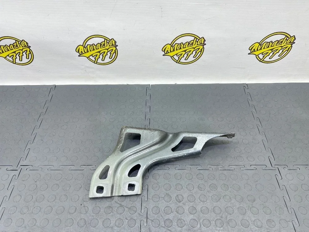 Кронштейн крепления крыла Audi Q3 I (2011—2014)