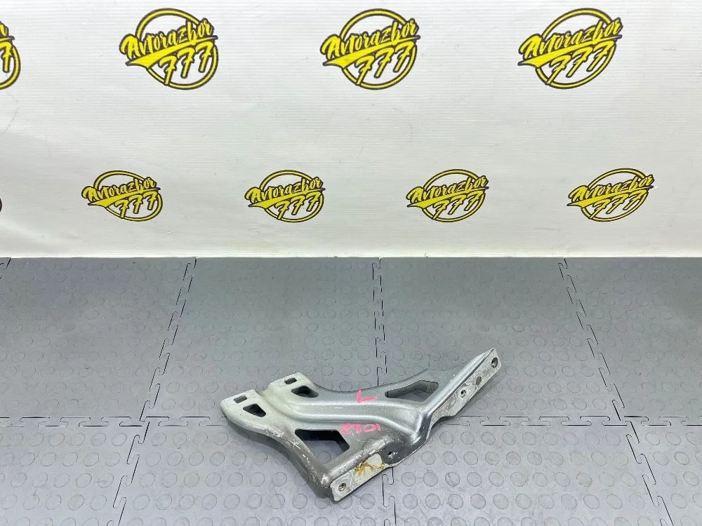 Кронштейн крепления крыла Audi Q3 I (2011—2014)