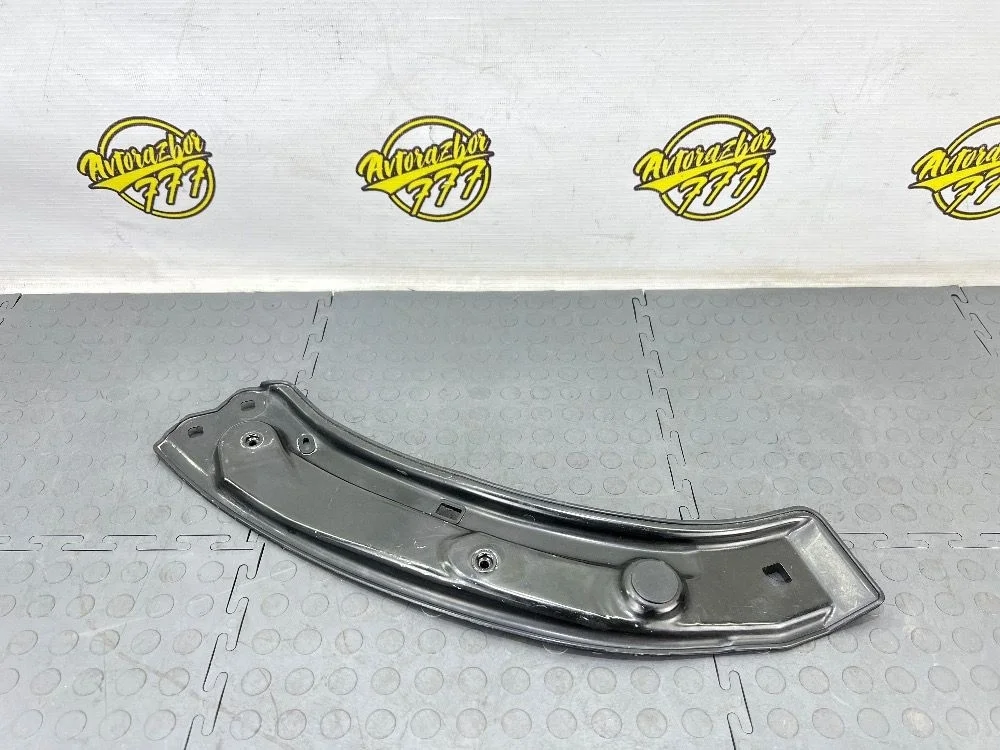 Кронштейн фар правый Audi Q3 I (2011—2014)