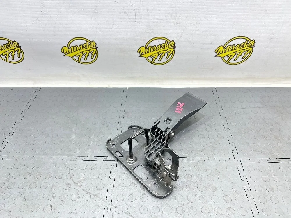 Замок капота Audi A4 B8 (2007—2012)