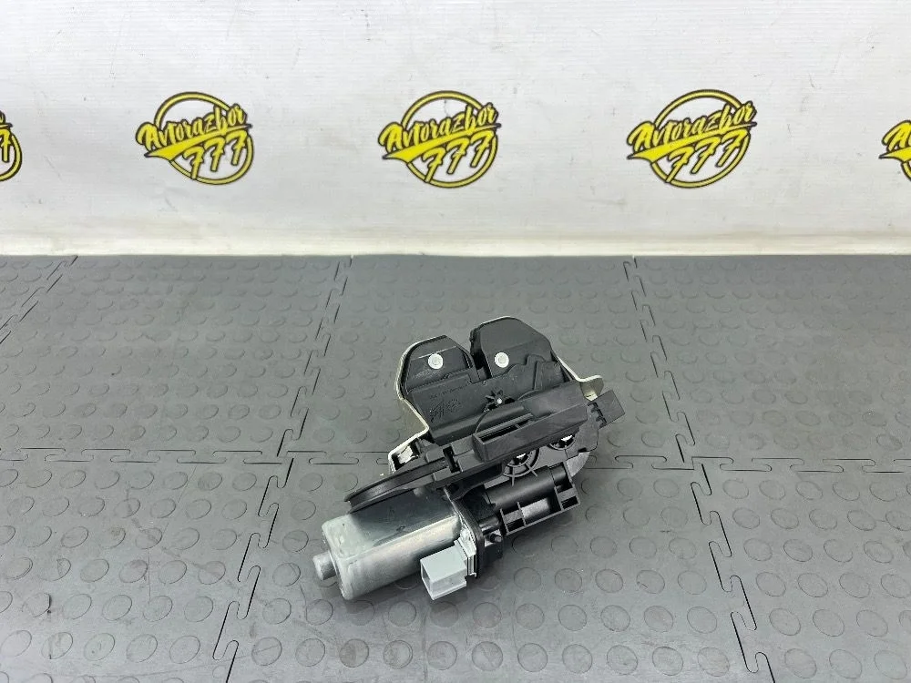 Замок крышки багажника Volkswagen Touareg II (2010—2014)