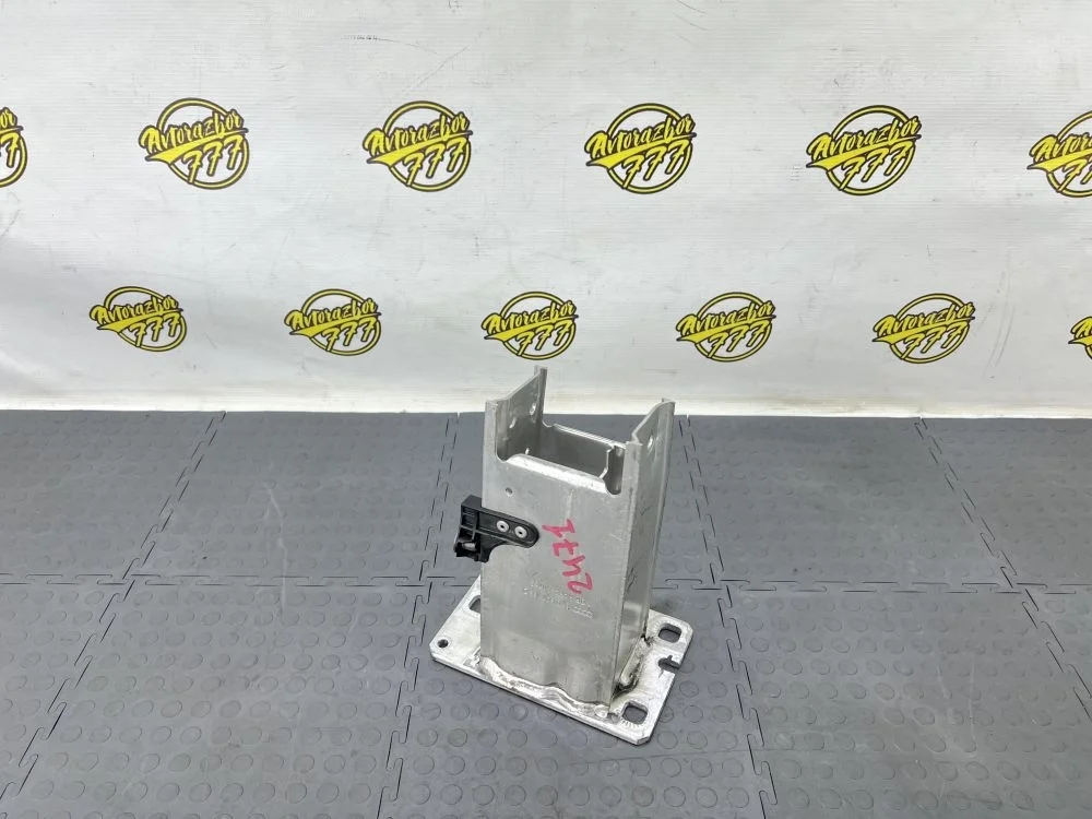 Кронштейн усилителя переднего бампера левый Audi A4 B8 рестайлинг (2011—2015)