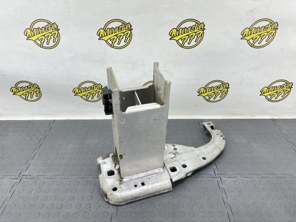 Кронштейн усилителя переднего бампера правый Audi A6 Allroad Quattro C7 рестайлинг (2014—2019)