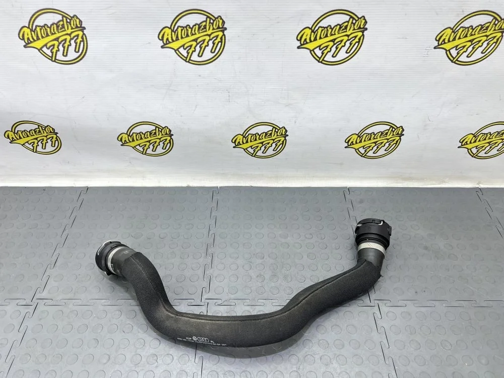 Патрубок системы охлаждения Audi A4 B8 рестайлинг (2011—2015)