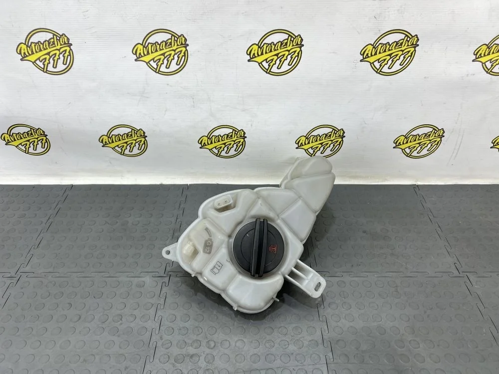 Бачок расширительный Audi S8 D4 рестайлинг (2013—2018)