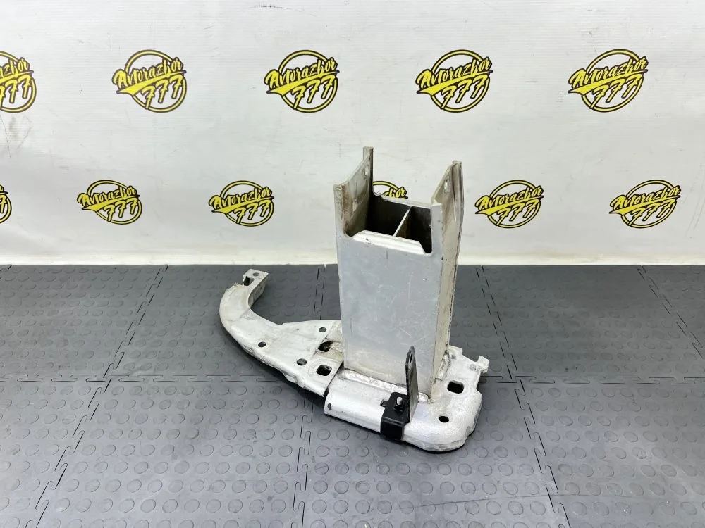 Кронштейн усилителя переднего бампера левый Audi A7 I (2010—2014)