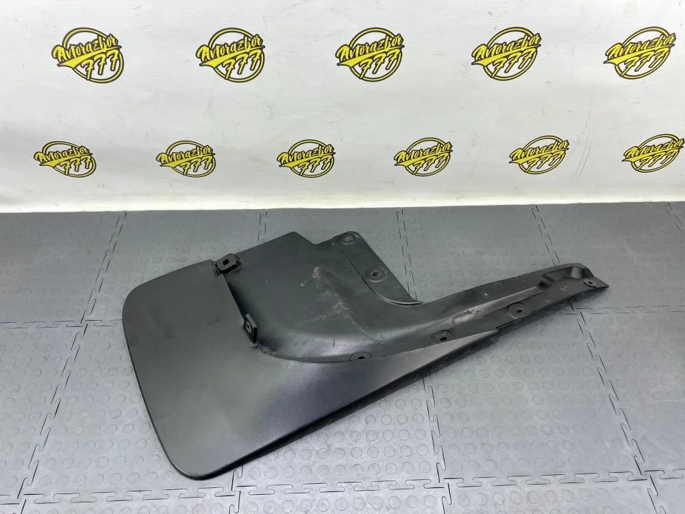 Брызговик задний правый Toyota Land Cruiser 200 (2007—2012)