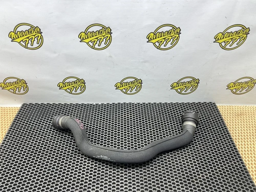 Патрубок системы охлаждения Audi A4 B8 рестайлинг (2011—2015)