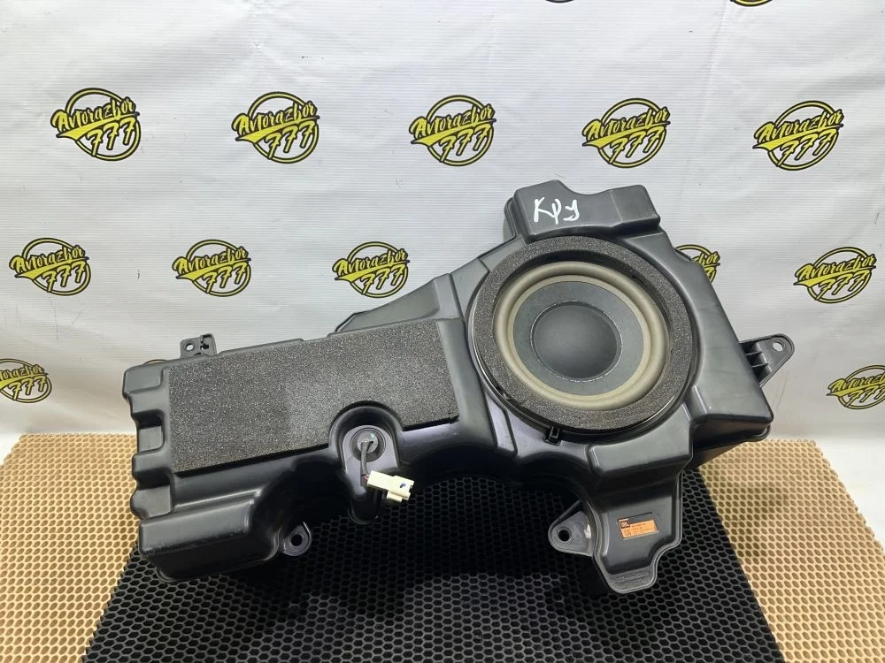 Сабвуфер Toyota Land Cruiser 200 (2007—2012)