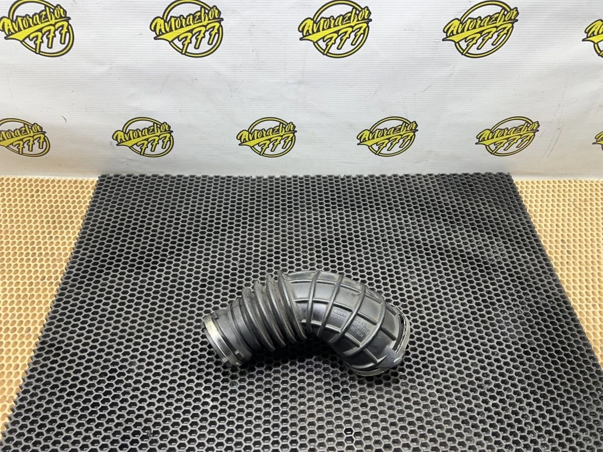 Патрубок воздушного фильтра Audi A4 B8 рестайлинг (2011—2015)