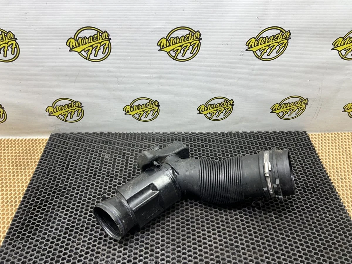 Патрубок воздушного фильтра Audi S4 B8 (2008—2011)