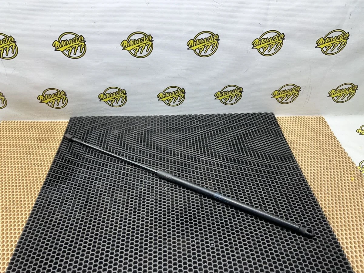 Амортизатор капота Audi Q3 I (2011—2014)