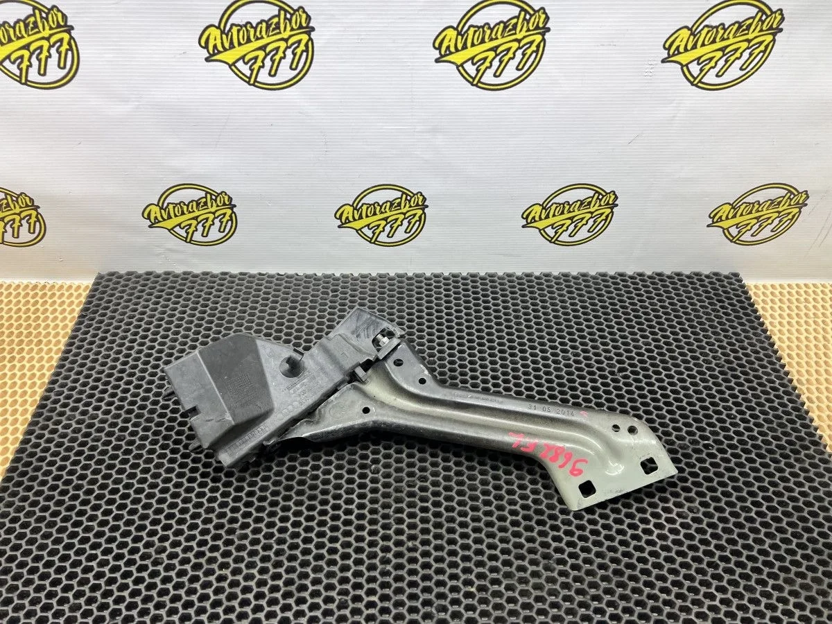 Кронштейн переднего бампера левый Audi Q5 I рестайлинг (2012—2017)