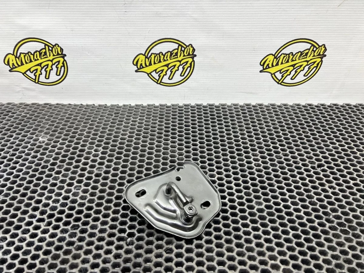 Крючок капота Audi A6 C7 (2011—2014)