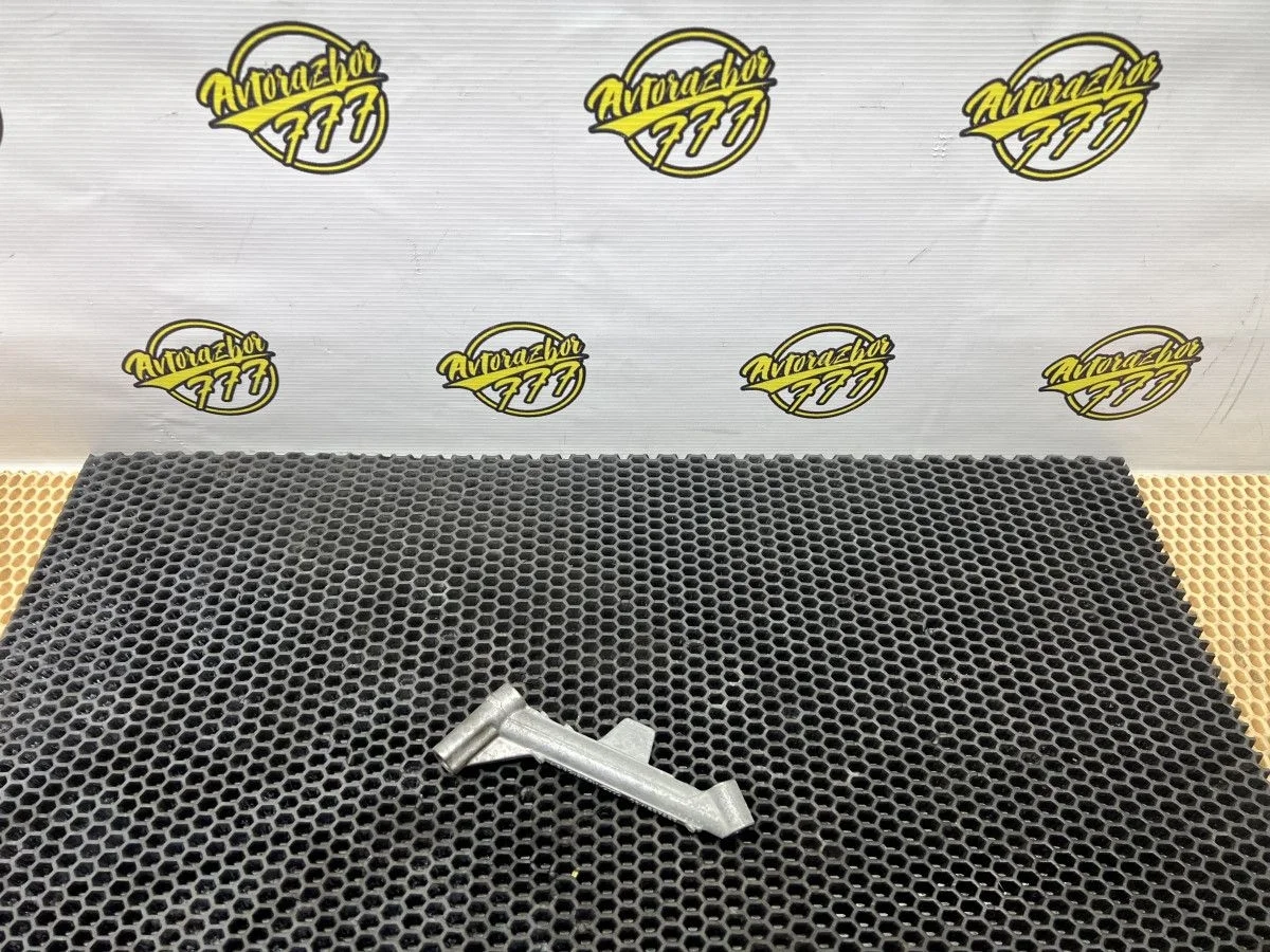 Кронштейн двигателя Audi A4 B8 рестайлинг (2011—2015)