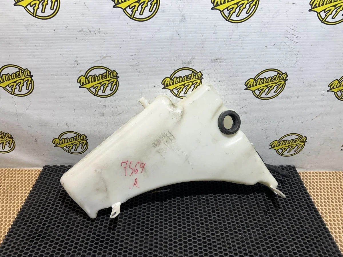 Бачок омывателя стекла лобового Audi A4 B8 рестайлинг (2011—2015)