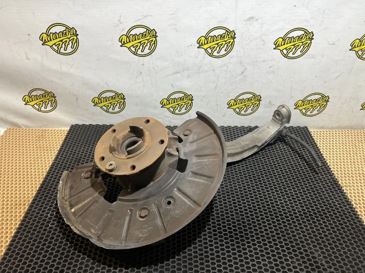 Кулак поворотный передний левый Audi Q7 4L рестайлинг (2009—2015)