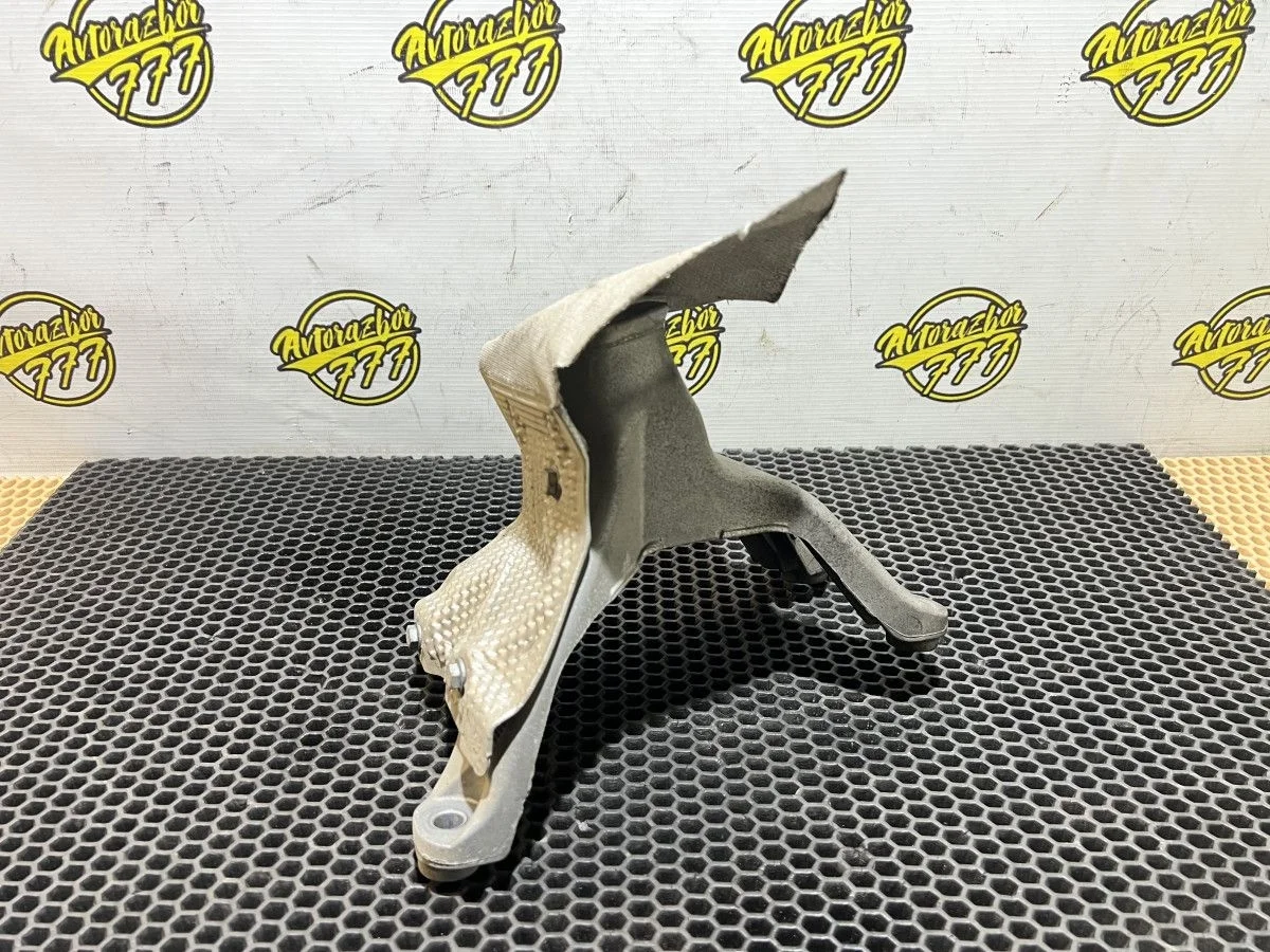 Кронштейн двигателя Audi A4 B8 (2007—2012)