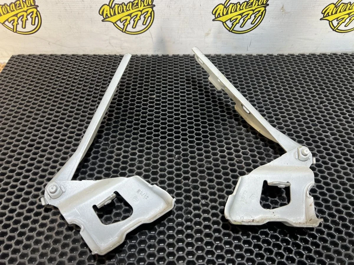 Петля капота Audi A4 B8 рестайлинг (2011—2015)