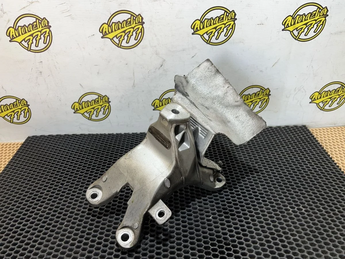 Кронштейн двигателя Audi A4 B8 (2007—2012)