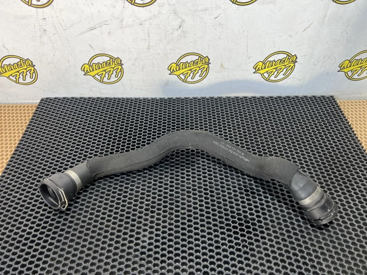 Трубка системы охлаждения Audi A4 B8 (2007—2012)