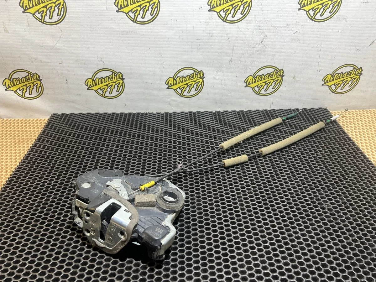 Замок двери передней правой Toyota Land Cruiser 200 рестайлинг 2 (2015—2021)