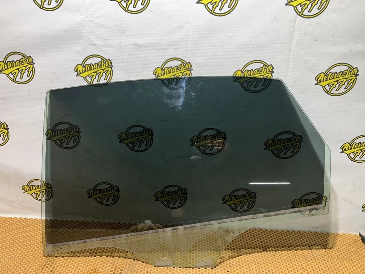 Стекло двери задней левой Audi A4 B9 (2015—2020)