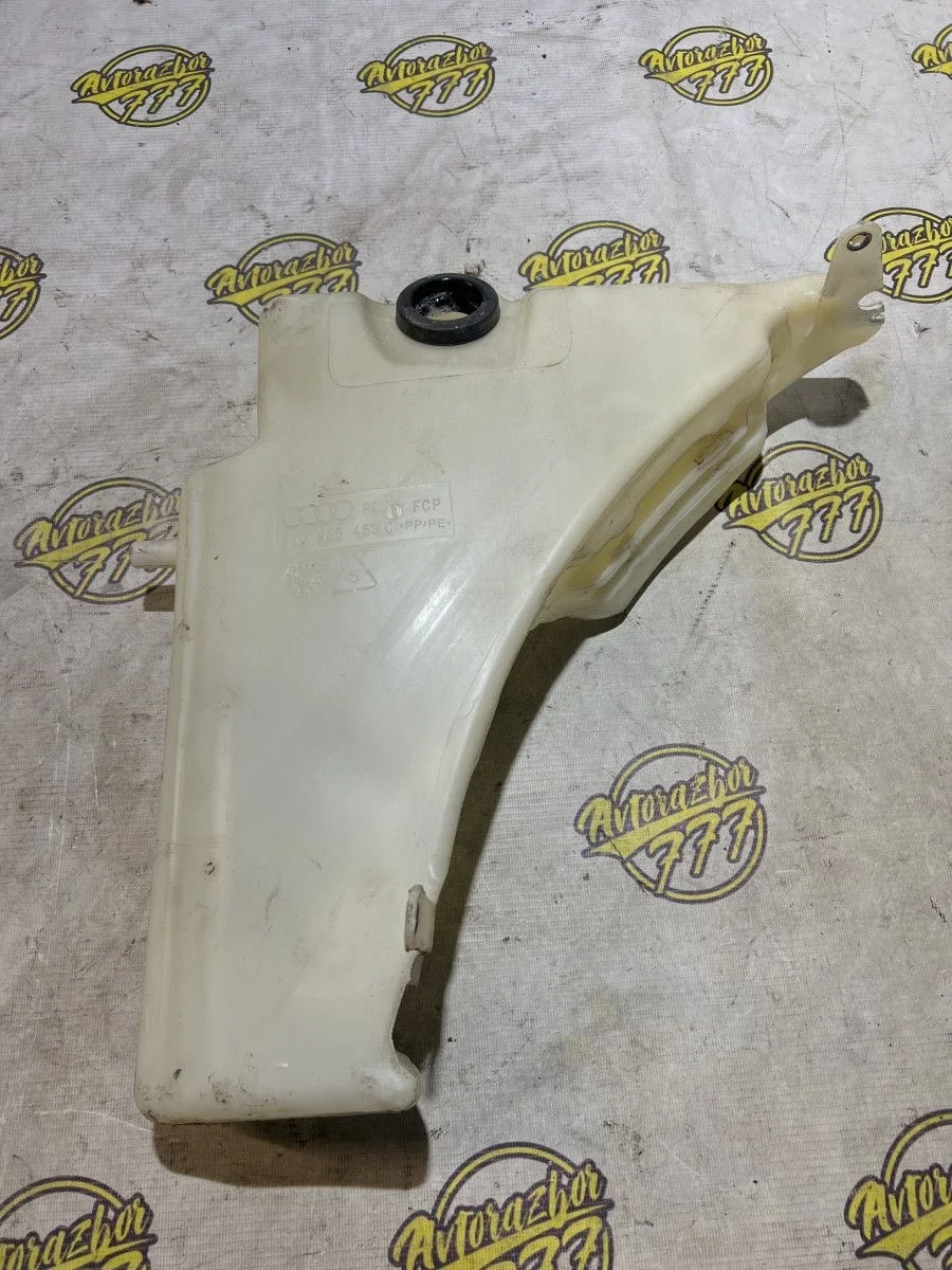 Бачок омывателя лобового стекла Audi A4 B8 (2007—2012)