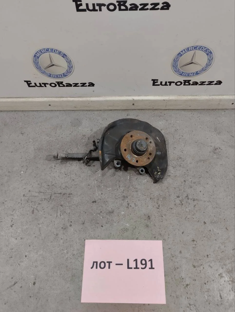 Передний левый поворотный кулак Mercedes R170