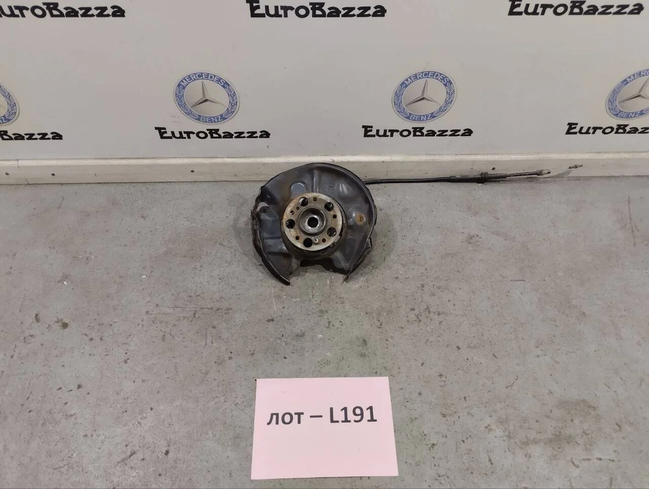 Задний левый кулак Mercedes R170