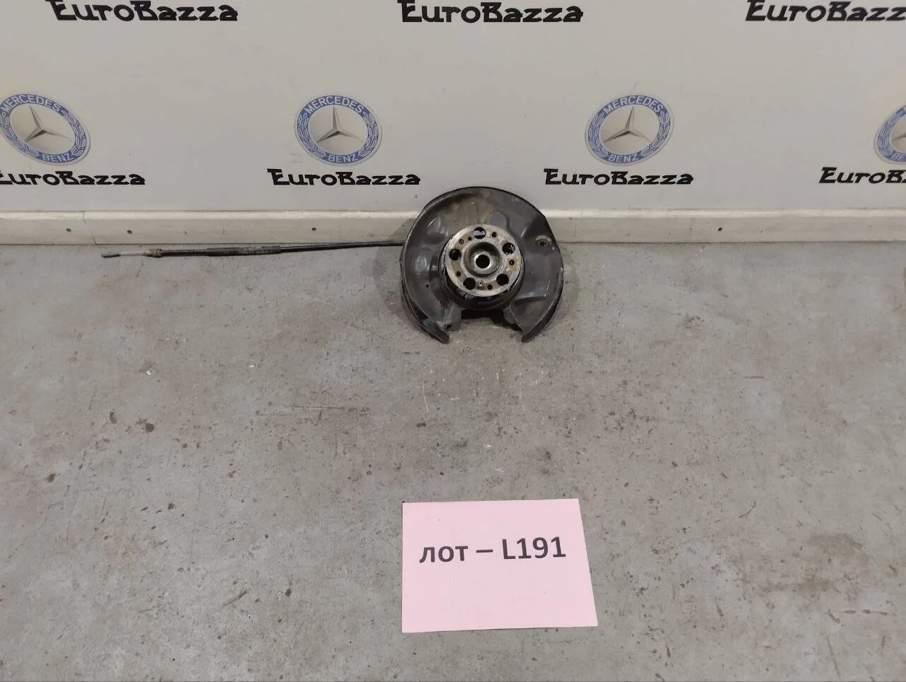 Задний правый кулак Mercedes R170