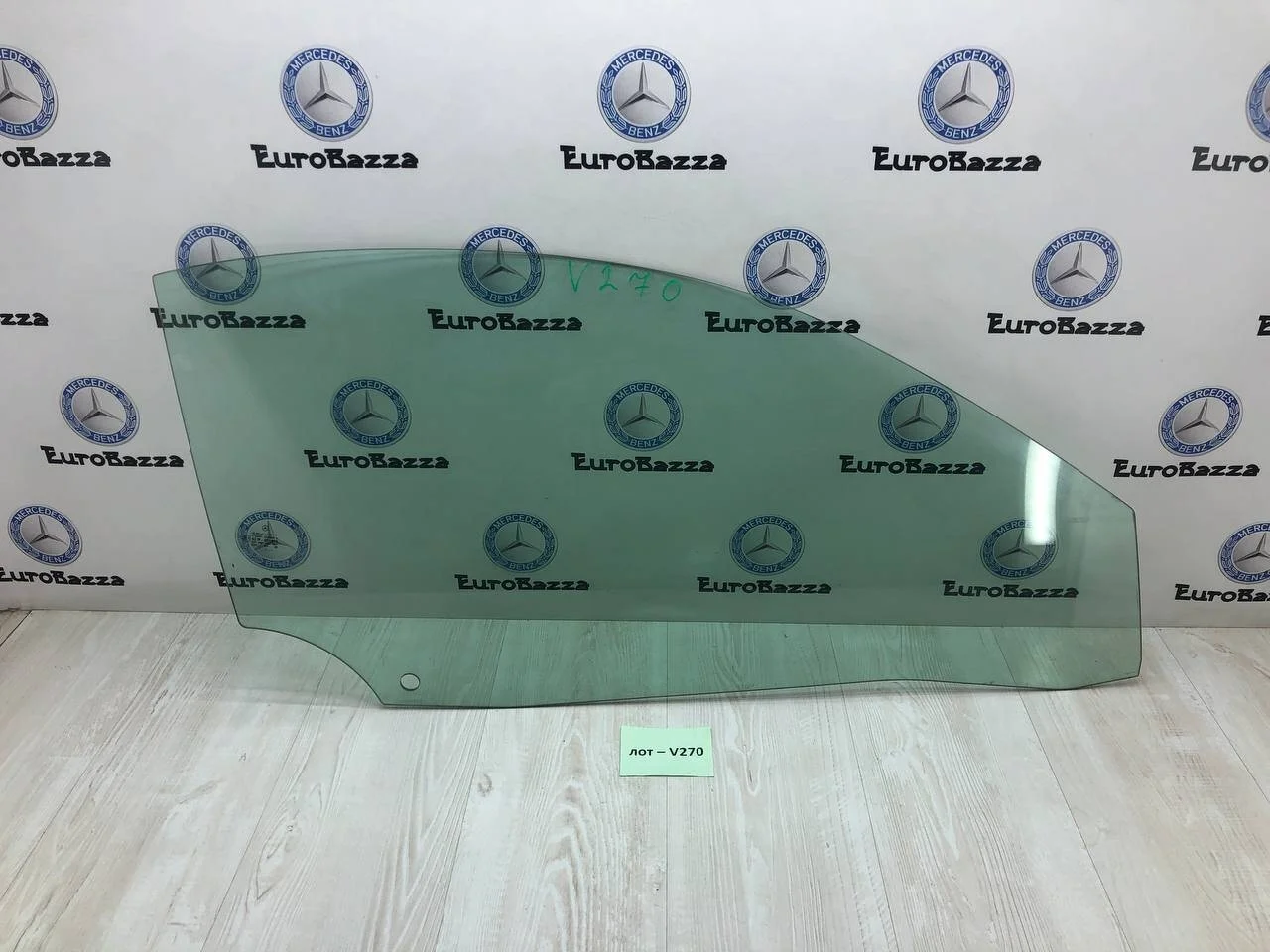 Стекло правой двери Mercedes R230