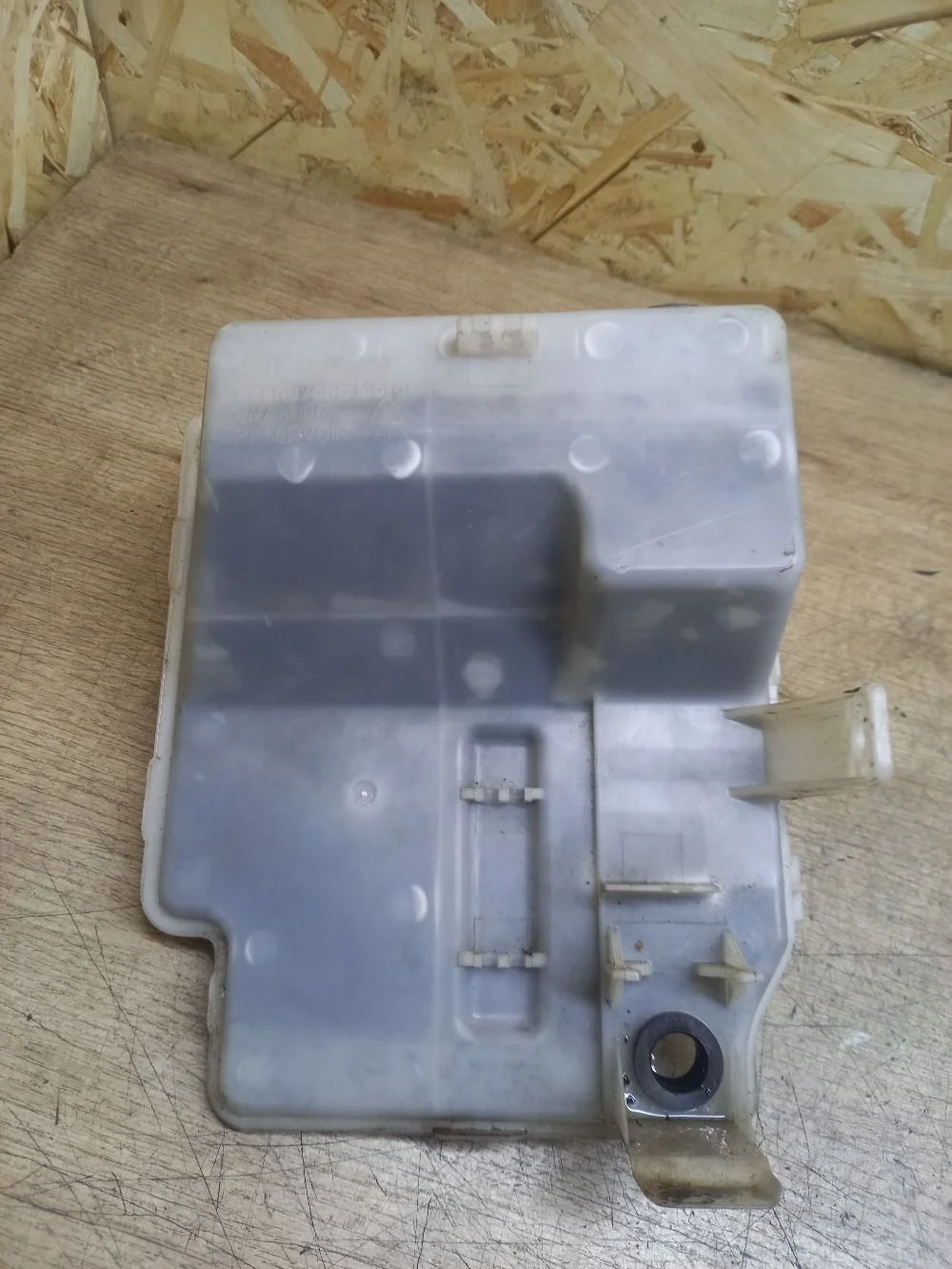 Бачок омывателя лобового стекла SsangYong Actyon II рестайлинг (2013—2021) 2015 белый