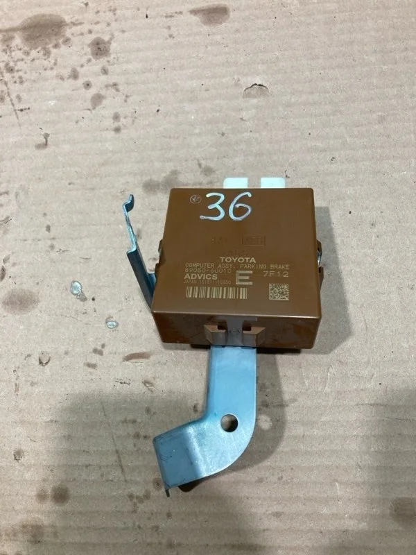 Блок управления стояночным тормозом LEXUS LX570 2017 8905060010 URJ202 3UR-FE 5.7