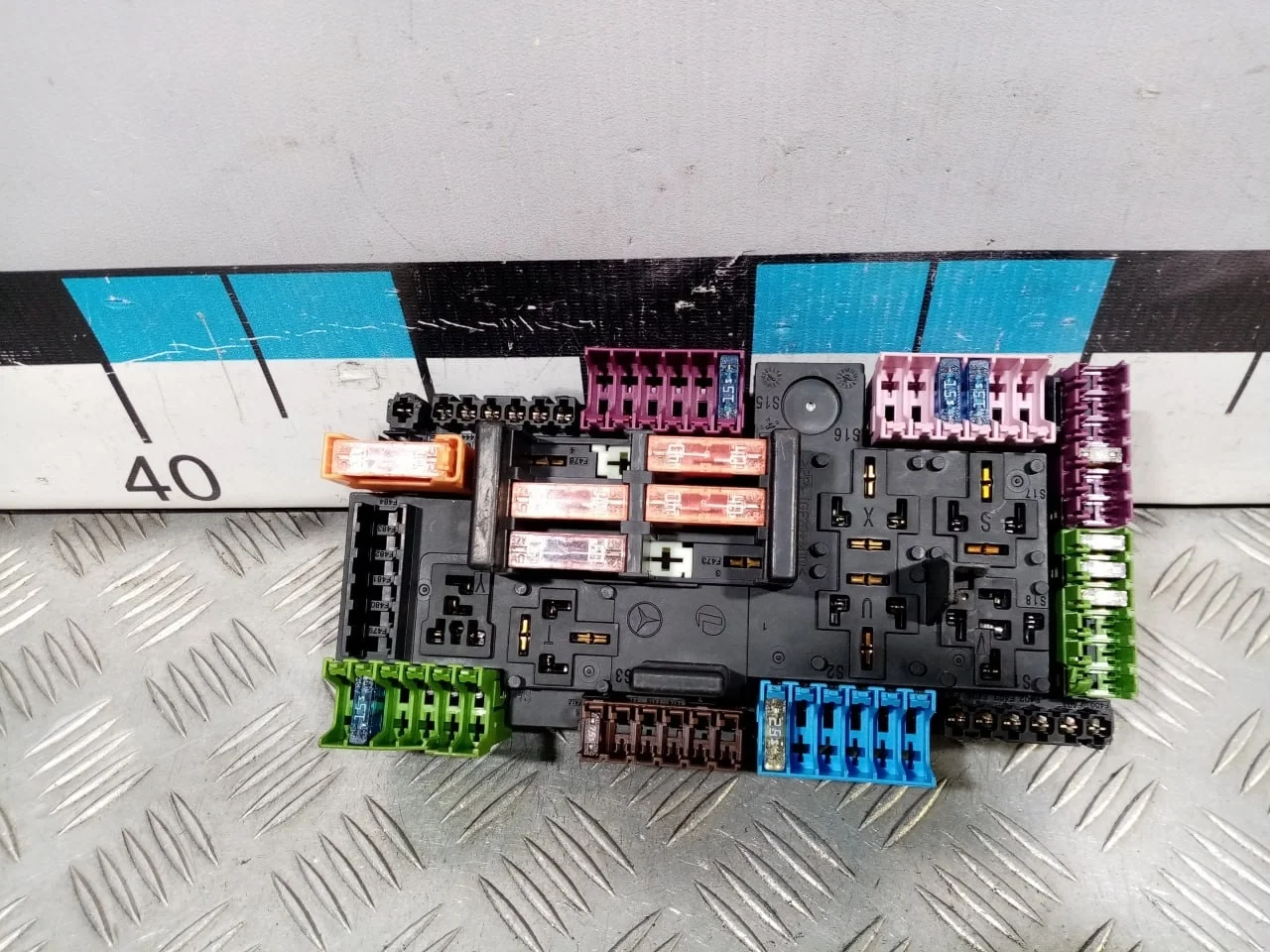 [Б/У] Блок предохранителей в багажнике [Код: 00532092 ]
