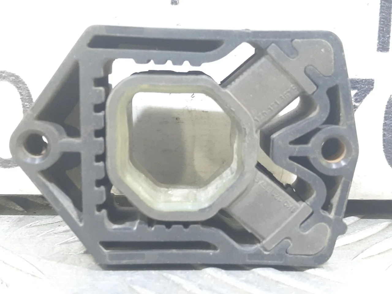 [Б/У] Подушка радиатора верхняя VAG [Код: 00534995 ]