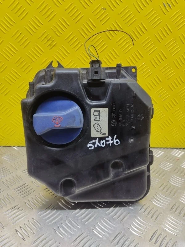 Бачок расширительный Volkswagen Touareg (2002-2010) 2008 7L0121407F