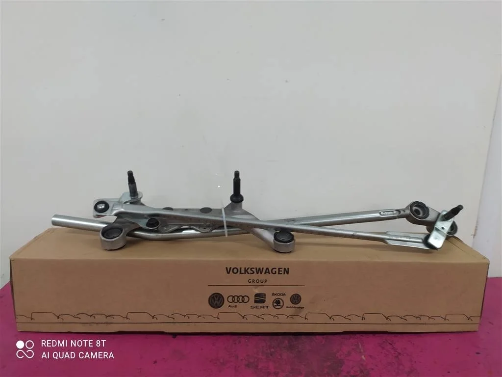 Трапеция дворников стеклочистителя Audi Q7 новая