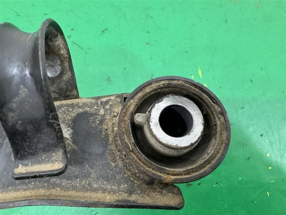 Рычаг продольный RR БЕЗ ПРОБЕГА ПО РФ, пробег 25-30тыс