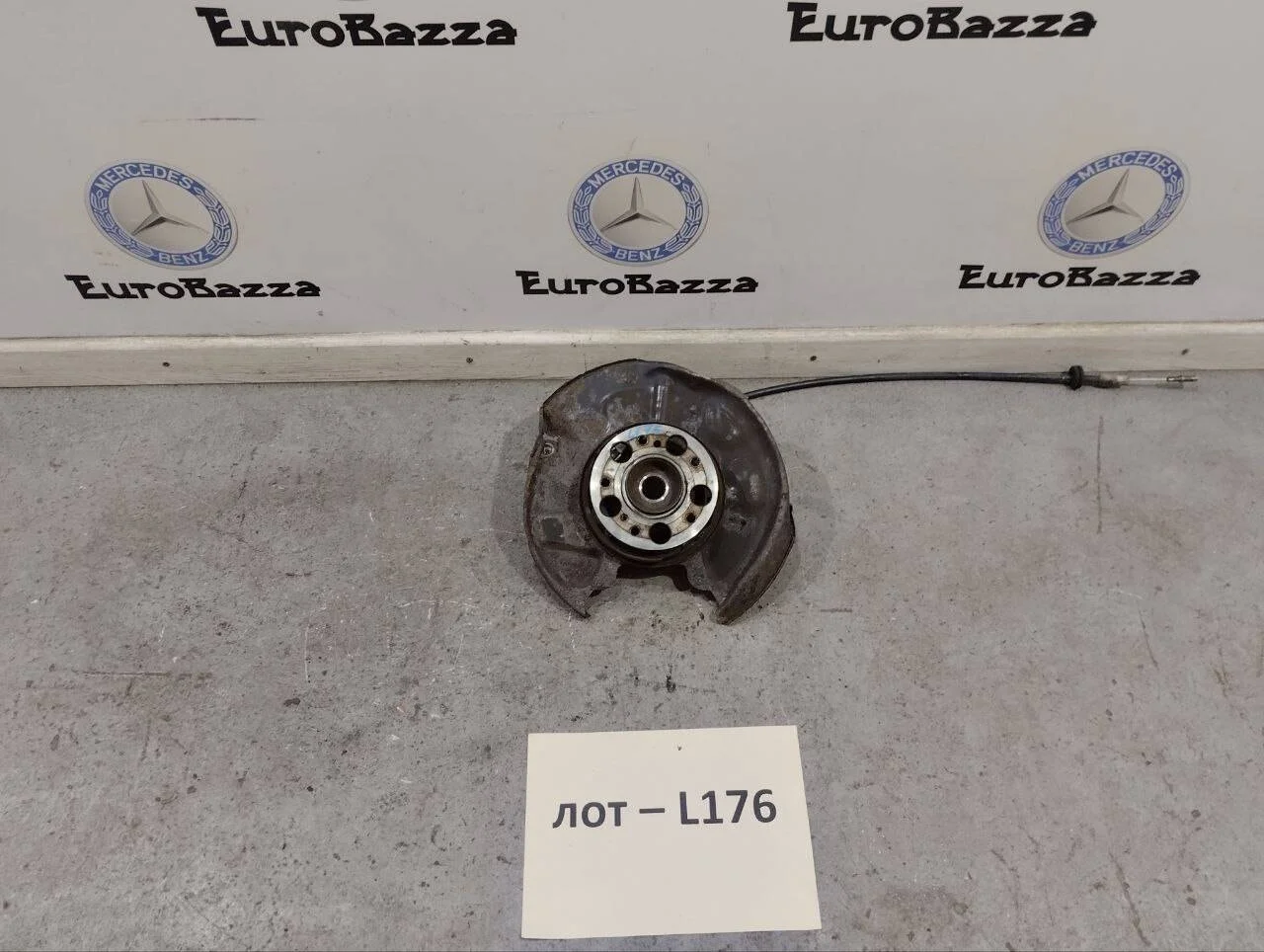 Кулак задний левый Mercedes W202