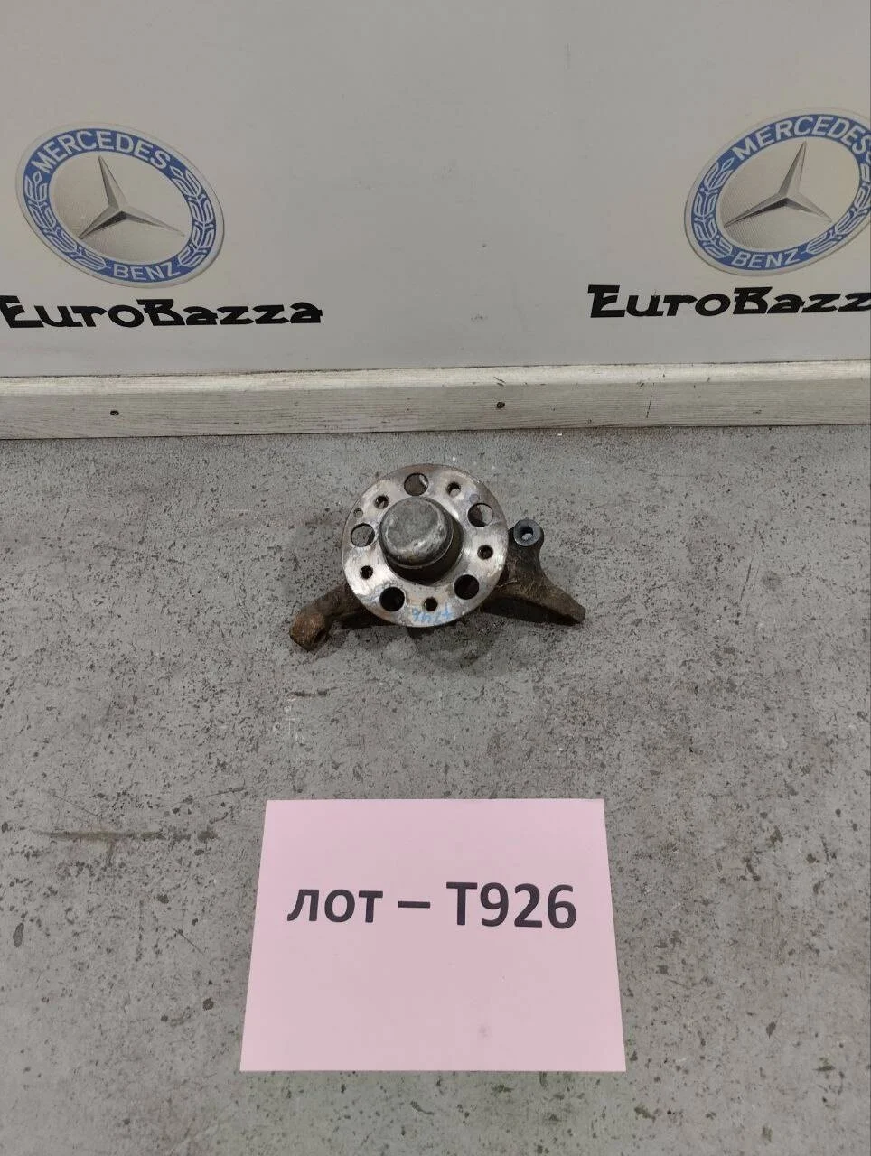 Передний правый поворотный кулак Mercedes W203