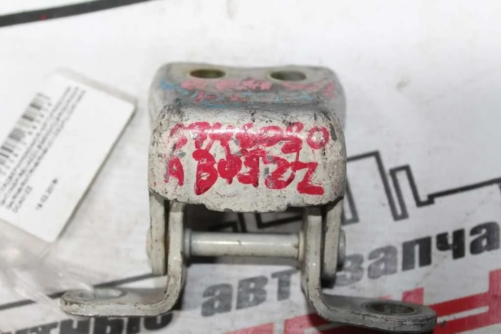 ПЕТЛЯ ДВЕРИ HONDA ПЕРЕД ЛЕВО НИЗ 67460SDCA01ZZ