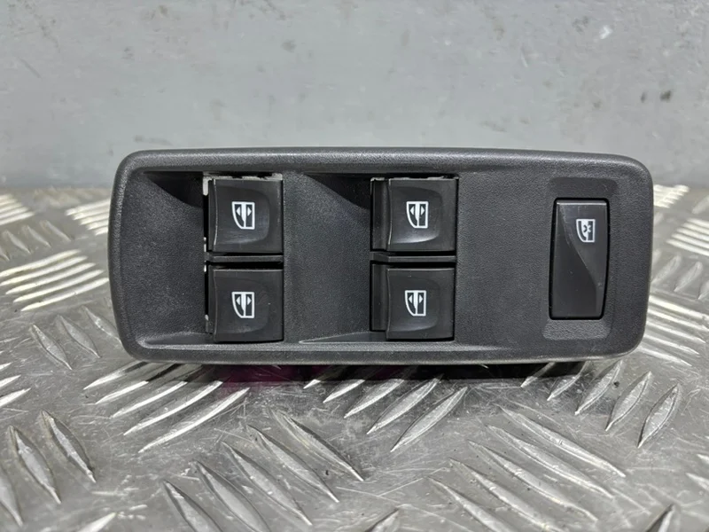 Кнопки стеклоподъемников Renault Kangoo KW0