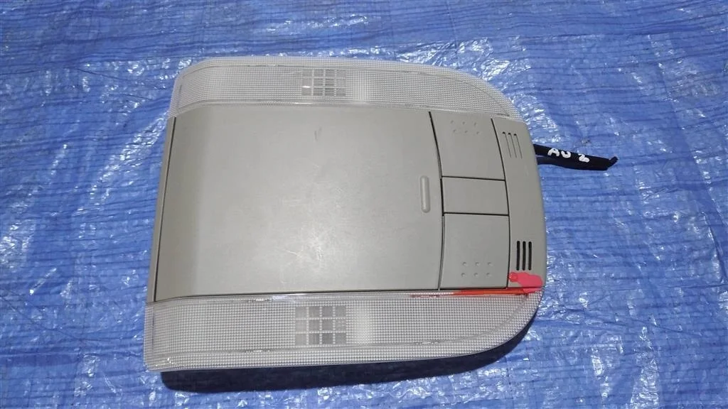 Б.у. плафон потолочный TOYOTA AURIS ZRE150 TOYOTA AURIS ZRE150