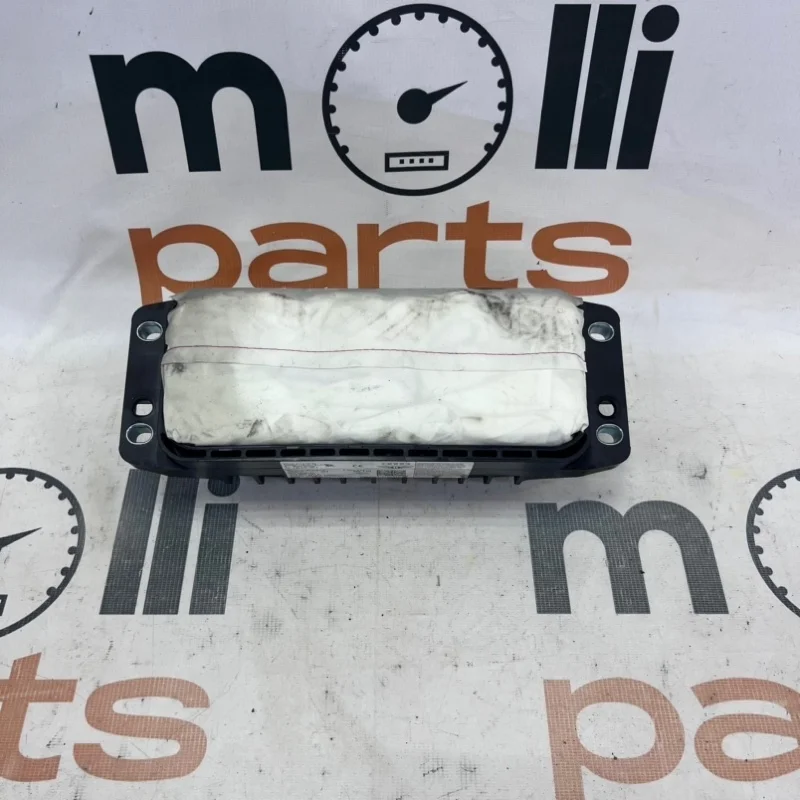 Подушка безопасности в торпедо Audi S8 2017 D4 4H