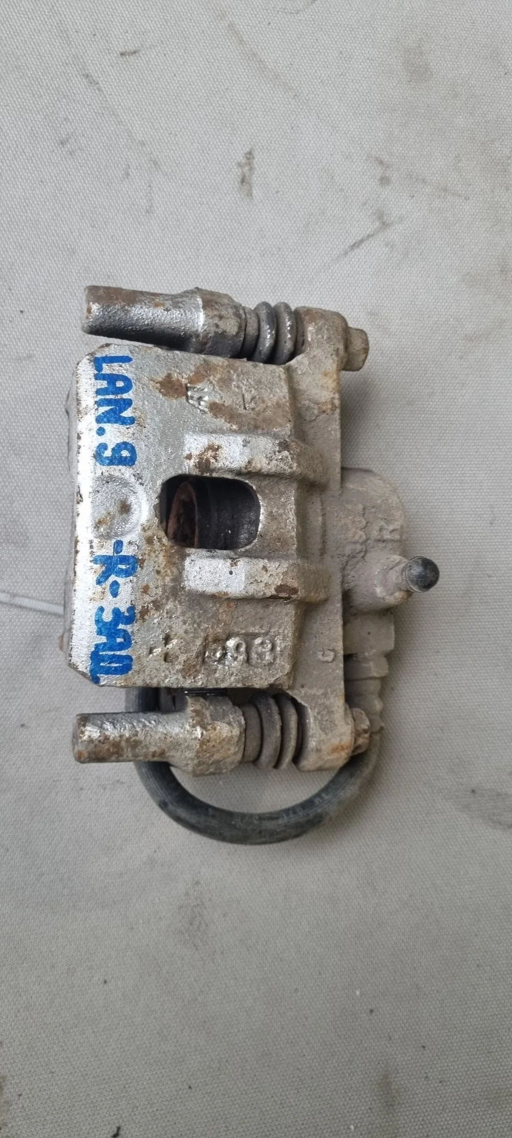 Суппорт задний правый Mitsubishi Lancer 9